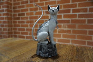 lying-cat-statue-01